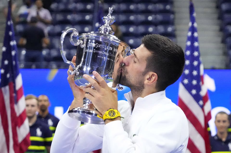 2023美网乔科维奇勇夺第24座大满贯冠军 手上再度亮出高话题陶瓷表