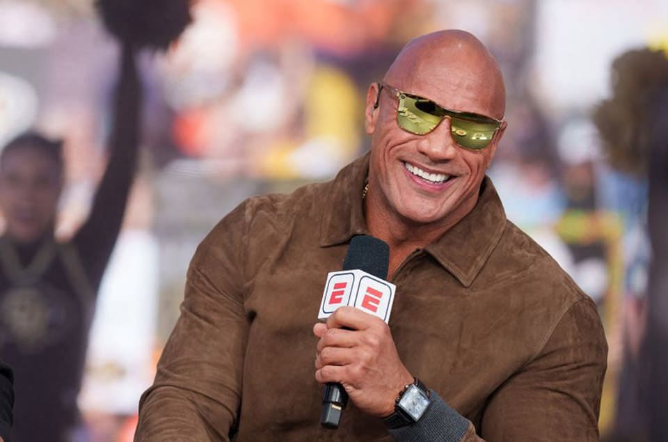 發表沒幾天的泰格豪雅賽車錶竟已出現在巨石強森手上！