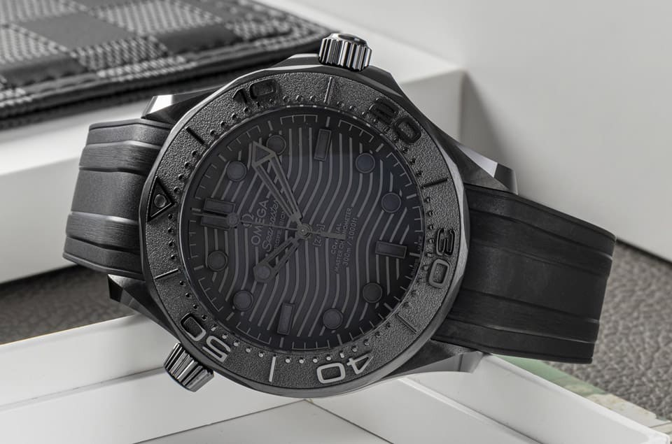 欧米茄全黑陶瓷壳海马潜水300米“物有所值” 最新价格揭晓