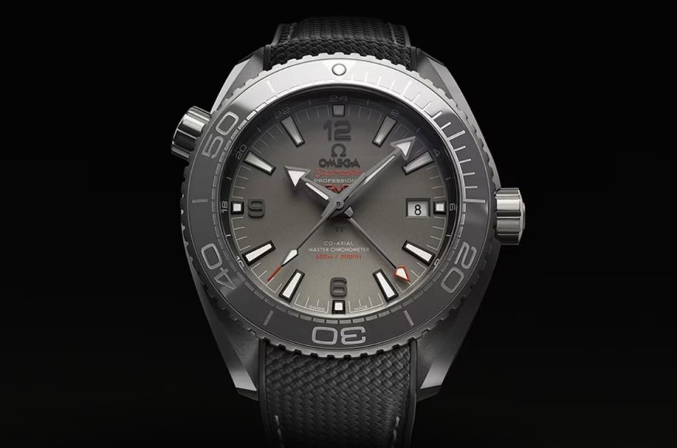 欧米茄Planet Ocean潜水表出灰色陶瓷版本 新成分比鋯陶瓷轻两倍