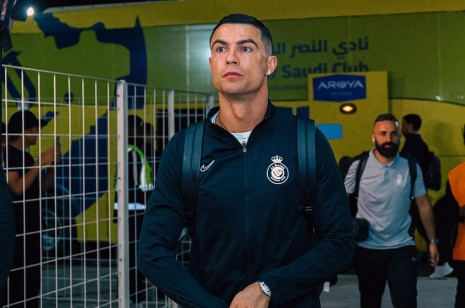 C罗收藏深不可测  定制豪奢钻表不经意闪亮露出