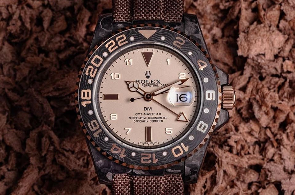 「沙漠」勞力士GMT-Master II 以永恒玫瑰金搭碳纖維展現低奢風格