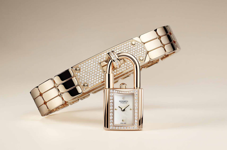 爱马仕Kelly系列大改款全面换上金属链带 还能当项链戴