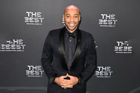 法国足球传奇亨利代梅西领FIFA最佳男子球员奖  露出稀有PP全黑夯表