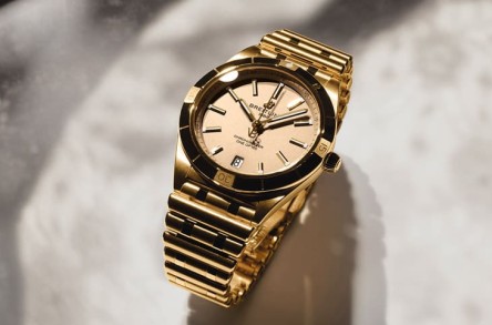 百年靈聯手「貝嫂」維多利亞貝克漢共創Chronomat三針聯名限量款