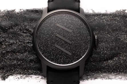 LOUIS ERARD与艺术家合作开创全黑特殊设计三针一线手表