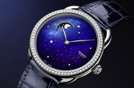 愛馬仕Arceau月相錶以藍漆、珍珠母貝與鑽石演繹星光熠熠的唯美夜空