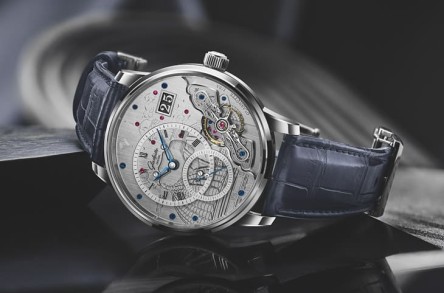 格拉苏蒂原创偏心机芯倒置手表 正反两面都用手工精心刻上德国德勒斯登风景