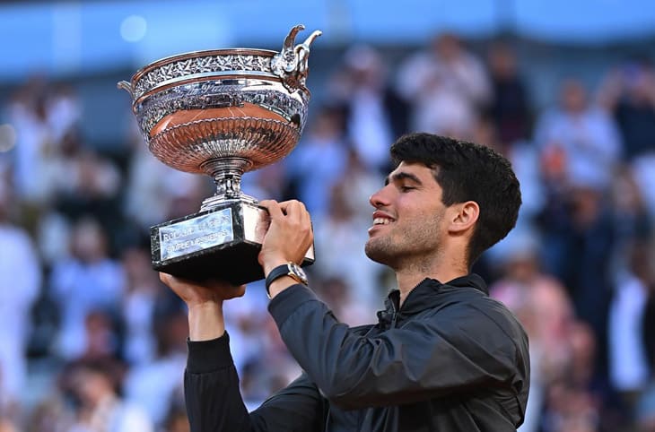 2024法网男单冠军「小蛮牛」Alcaraz领奖不忘戴着劳力士爱表