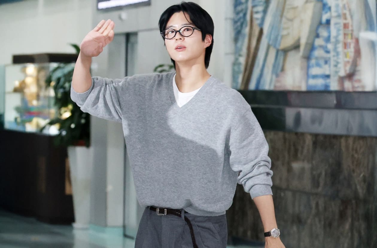 朴宝剑降临高雄AAA！机场、典礼都戴「这一支」，欧米茄正装表成国民男友标配