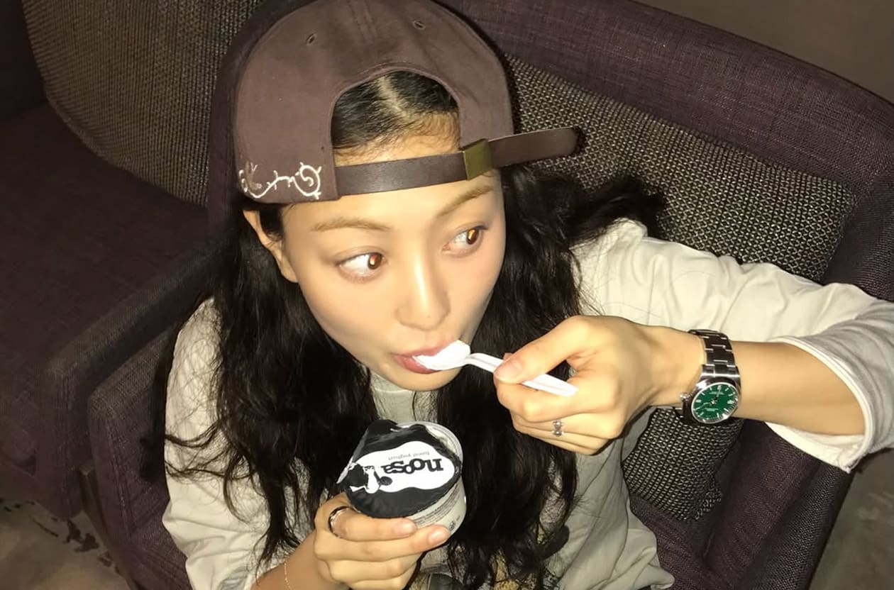 TWICE第六次巡演開跑！志效曬花絮照「這一支」勞力士意外搶鏡，簡約綠面展現不凡格調