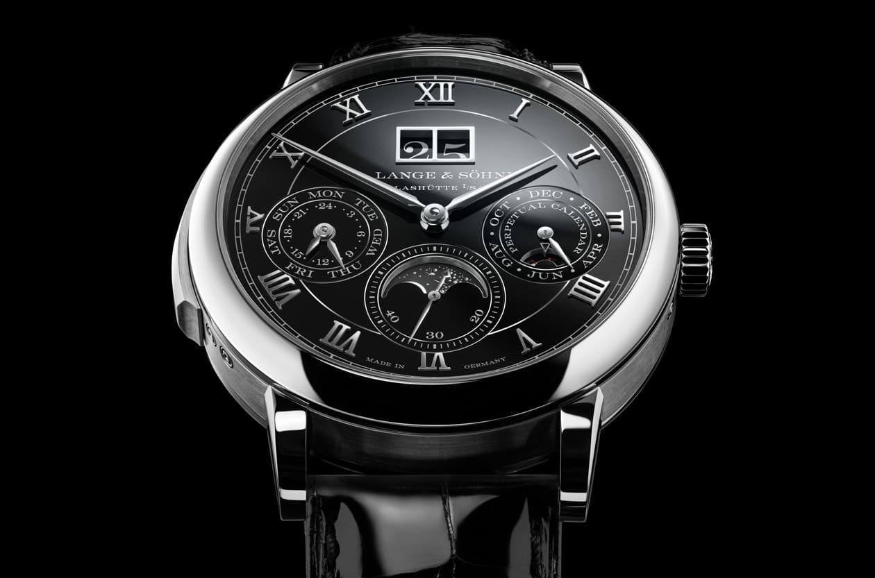 挑戰PP地位？解析朗格三問萬年曆：超越同級的「鉑金好聲音」與實用黑科技