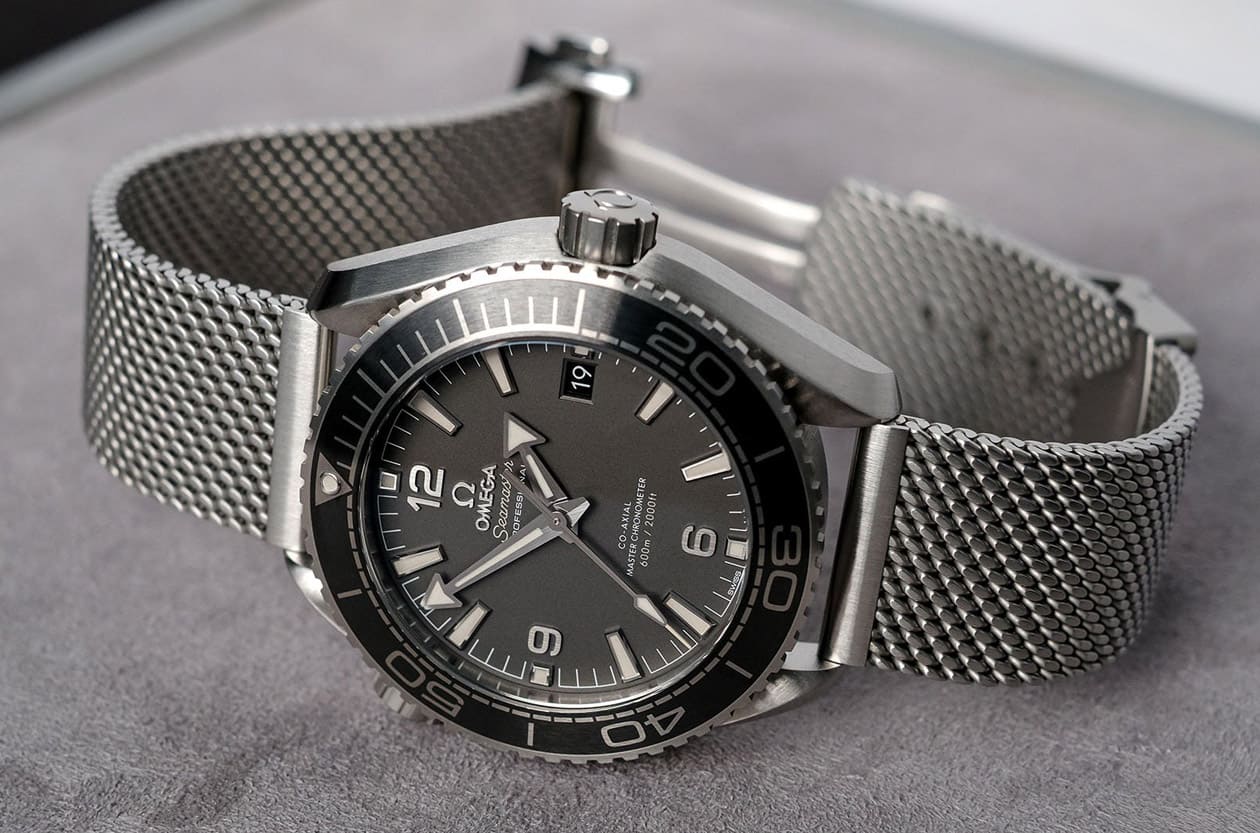 買新不如買舊？歐米茄Planet Ocean新舊對決：錶友放棄第四代、入手上一代600M的真實理由