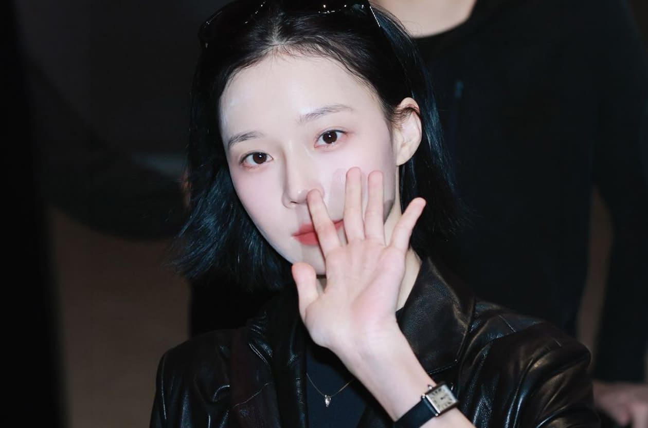 不只和BTS柾国传緋闻！aespa Winter升格AHC代言人，机场私服晒卡地亚经典表