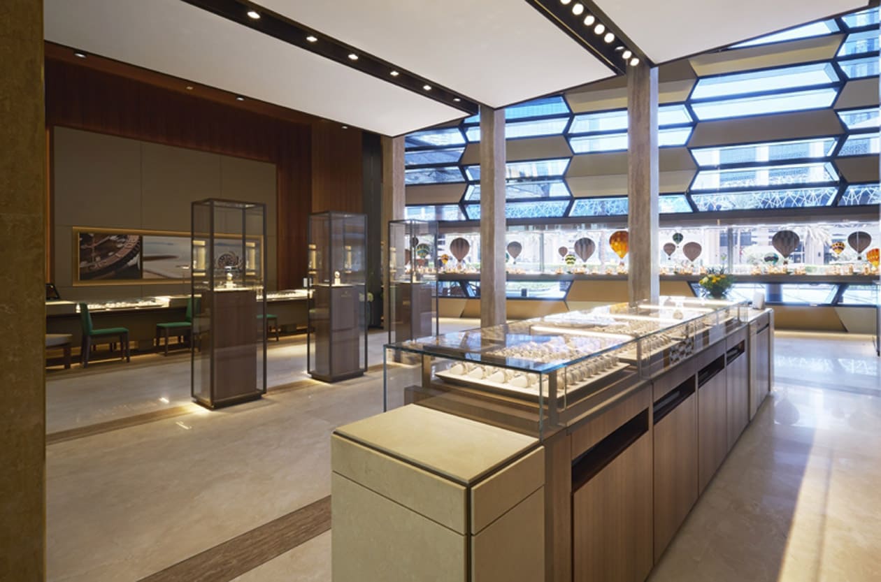 百家錶店一家都沒關！中東戰雲密布，為何瑞士鐘錶零售巨頭完全沒在怕？