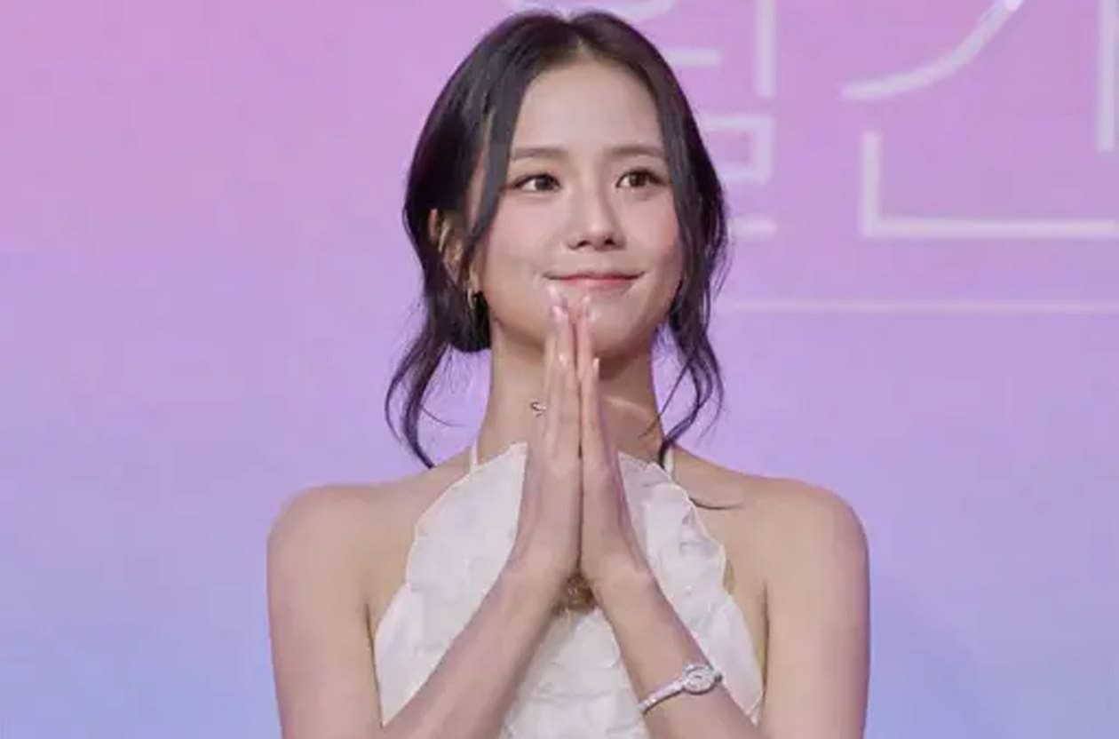 Jisoo《訂閱男友》同款神出！宣傳狂曬卡地亞「百萬級」Baignoire鑽錶，閃耀坎城前先閃瞎粉絲