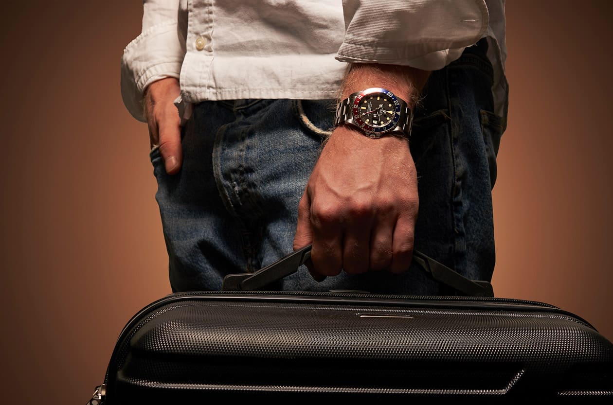 古董錶放托運還是隨身？揭密高空艙壓與磁場對機械錶的致命危機